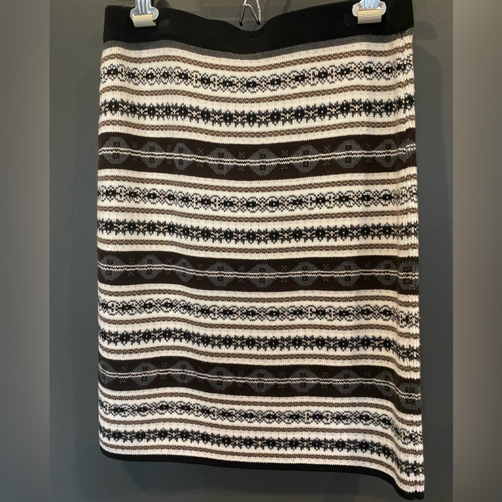 Etcetera knit skirt, Sz S, black & cream pattern. Elastic waist. Great w/boots.